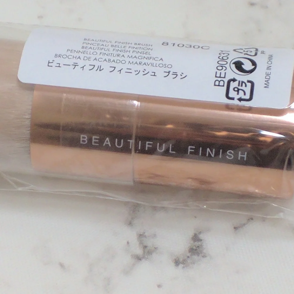 BareMinerals BEAUTIFUL FINISH Brush Foundation Brush Sealed Rose Gold